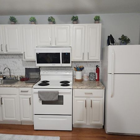 Entire 2-Bed Private Apt - Ewr/Nyc/Outlet Mall Newark Szoba fotó